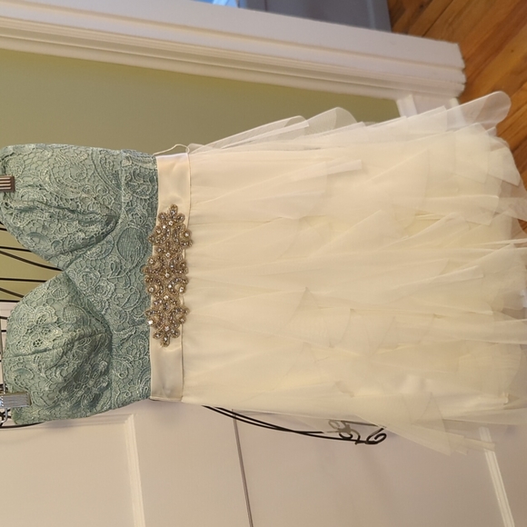 Party dress - Picture 1 of 4